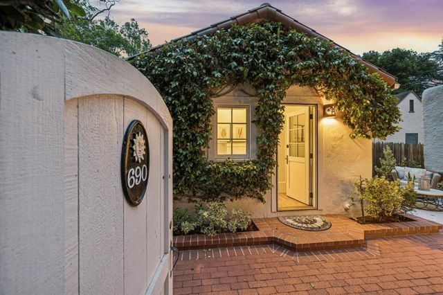 690 Lincoln Avenue, Palo Alto, CA 94301
