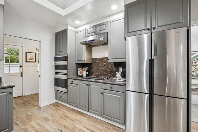 690 Lincoln Avenue, Palo Alto, CA 94301