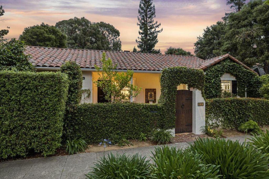690 Lincoln Avenue, Palo Alto, CA 94301