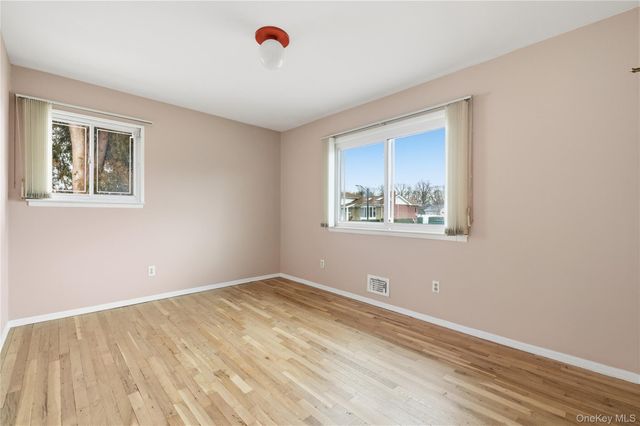 20 Steuben Drive, Oyster Bay, NY 11753