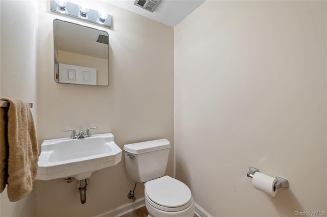 20 Steuben Drive, Oyster Bay, NY 11753