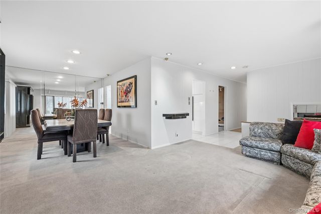 20 Steuben Drive, Oyster Bay, NY 11753