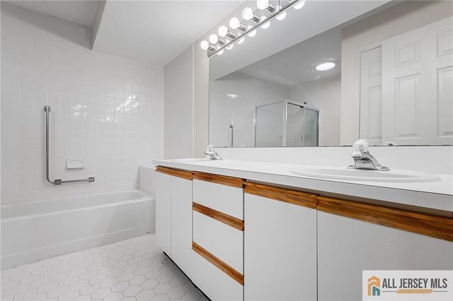 16 Andrew Johnson Drive B, Monroe, NJ 08831
