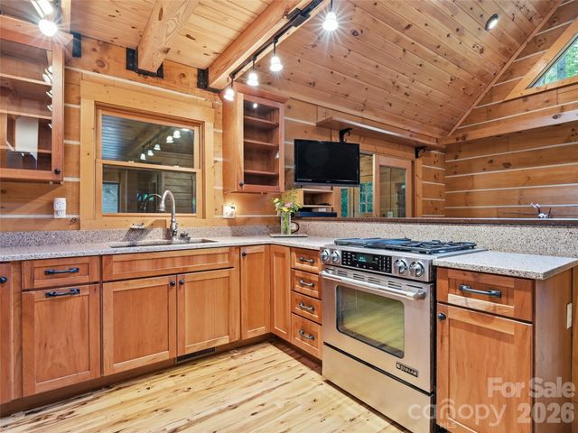6 Laurel Branch Drive, Black Mountain, NC 28711
