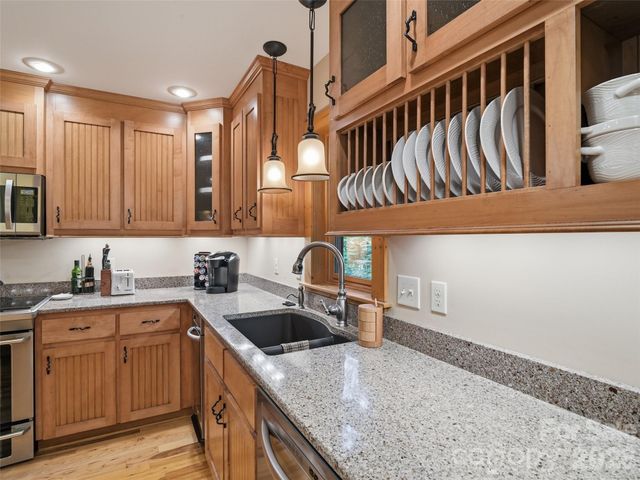 6 Laurel Branch Drive, Black Mountain, NC 28711