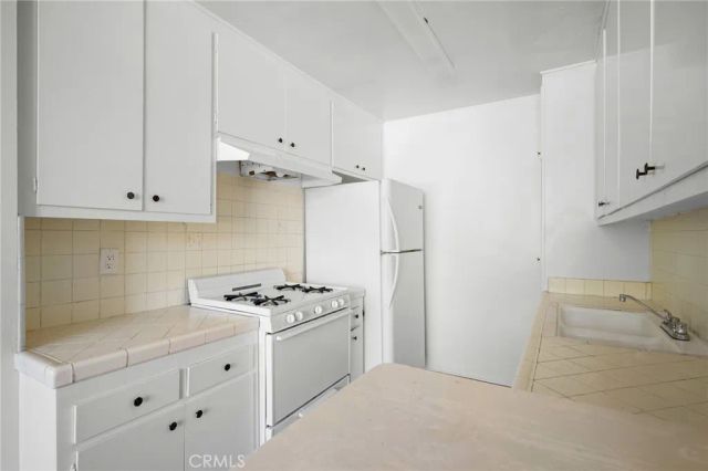 1422 N Curson Avenue 15, Los Angeles, CA 90046