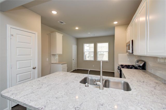 8411 Baywatch Circle, Baytown, TX 77523