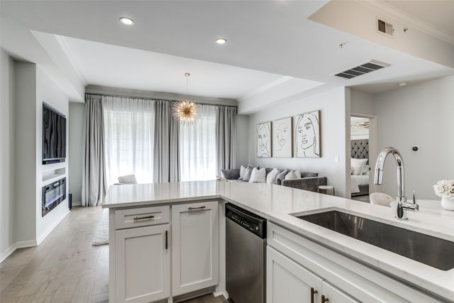 3225 Turtle Creek Boulevard 220, Dallas, TX 75219