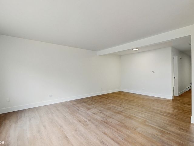 10382 Michael Todd Terrace 2W, Glenview, IL 60025
