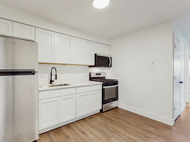 10382 Michael Todd Terrace 2W, Glenview, IL 60025