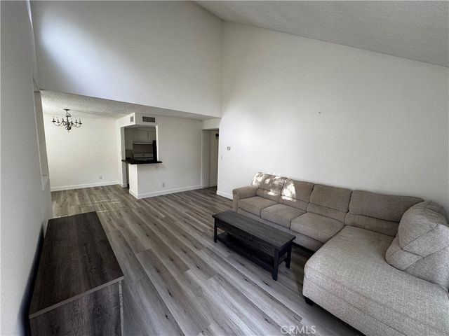 22330 Victory Boulevard 803, Woodland Hills, CA 91367