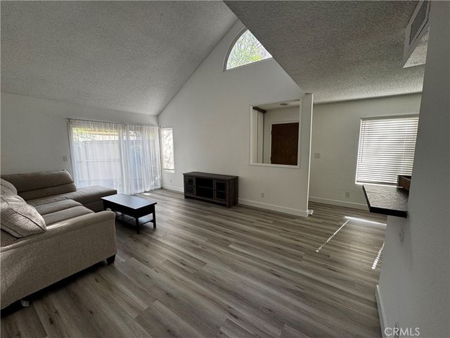 22330 Victory Boulevard 803, Woodland Hills, CA 91367