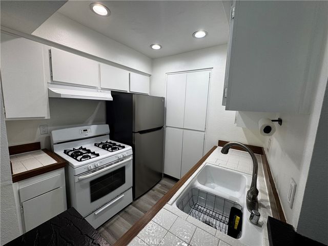 22330 Victory Boulevard 803, Woodland Hills, CA 91367