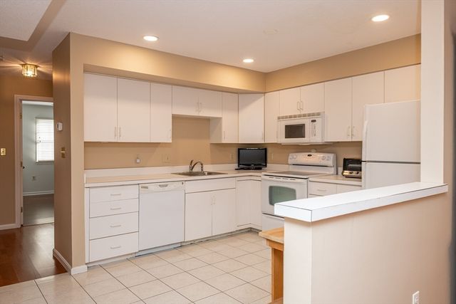 30 Weatherly Drive 30, Salem, MA 01970