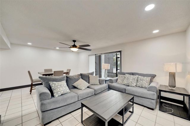6301 NEWTOWN CIRCLE 1A4, Tampa, FL 33615