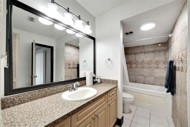 6301 NEWTOWN CIRCLE 1A4, Tampa, FL 33615