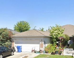 426 Crystal Drive, Eagle Point, OR 97524