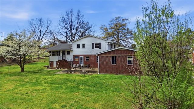 11 Spring Valley Road, Greenville, SC 29615