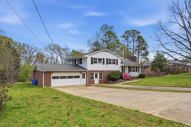 11 Spring Valley Road, Greenville, SC 29615