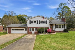 11 Spring Valley Road, Greenville, SC 29615