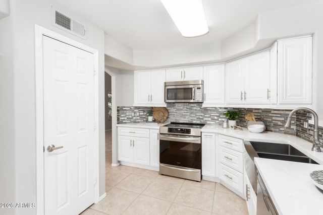 3611 E WINDMERE Drive, Phoenix, AZ 85048