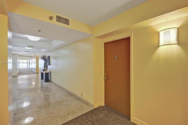 6767 Collins Ave 304, Miami Beach, FL 33141