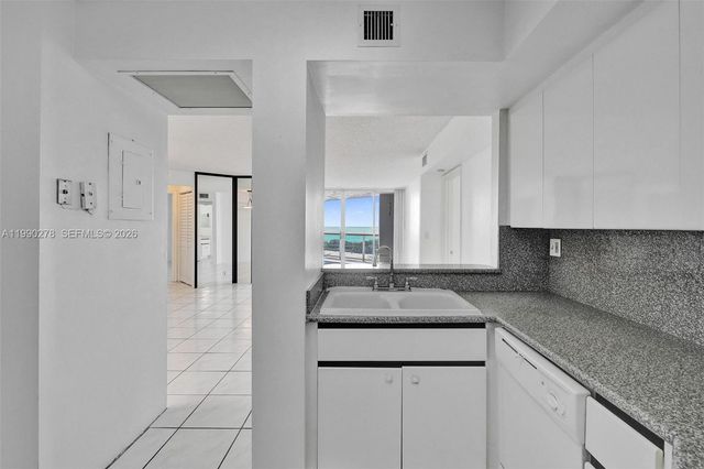 6767 Collins Ave 304, Miami Beach, FL 33141