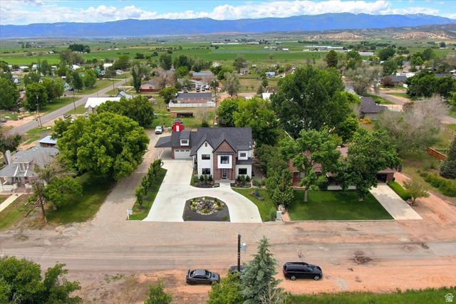 266 S 300 W, Mt Pleasant, UT 84647