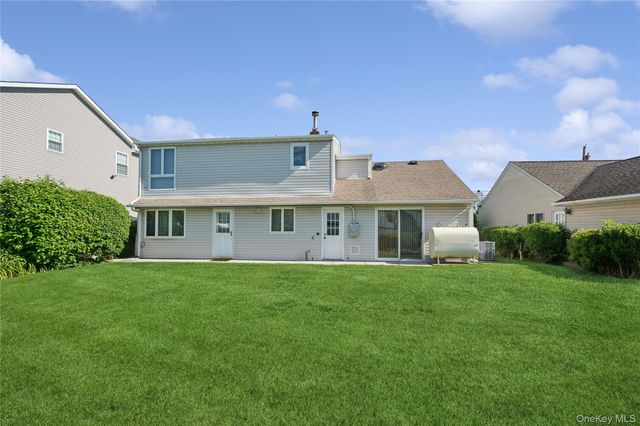7 Blanche Street, Plainview, NY 11803