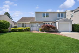7 Blanche Street, Plainview, NY 11803