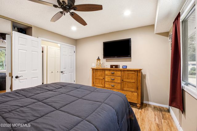 39 Cambridge Drive, Jackson, NJ 08527