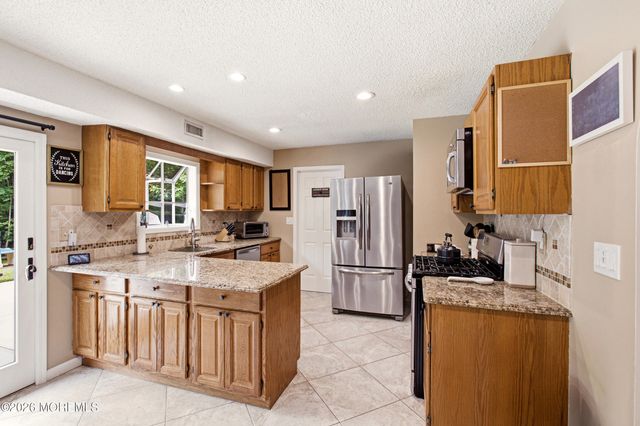 39 Cambridge Drive, Jackson, NJ 08527