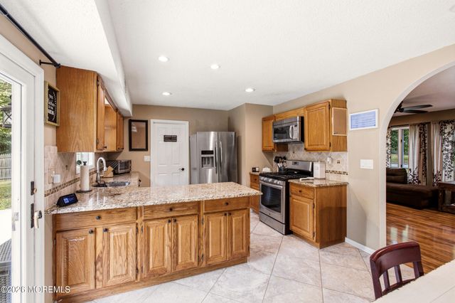39 Cambridge Drive, Jackson, NJ 08527