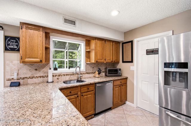 39 Cambridge Drive, Jackson, NJ 08527