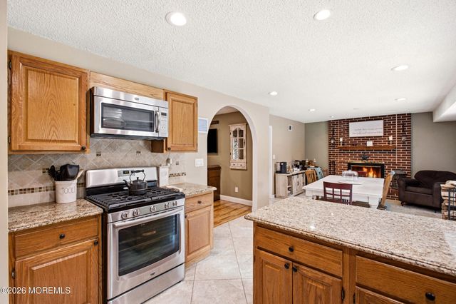 39 Cambridge Drive, Jackson, NJ 08527