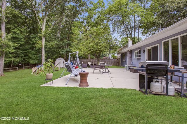 39 Cambridge Drive, Jackson, NJ 08527