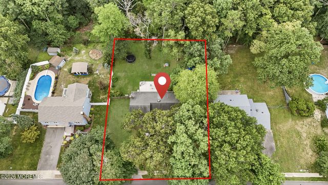 39 Cambridge Drive, Jackson, NJ 08527