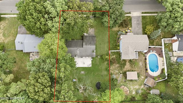 39 Cambridge Drive, Jackson, NJ 08527