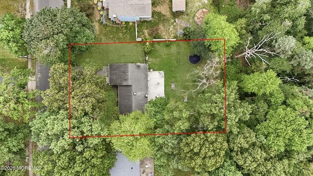 39 Cambridge Drive, Jackson, NJ 08527