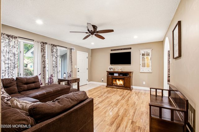 39 Cambridge Drive, Jackson, NJ 08527