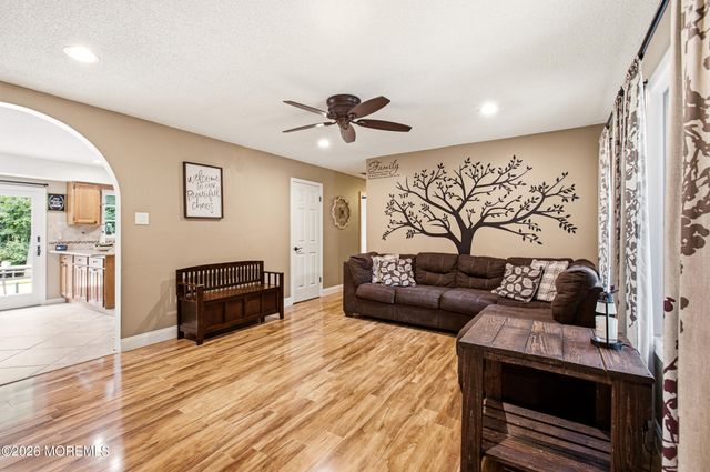 39 Cambridge Drive, Jackson, NJ 08527