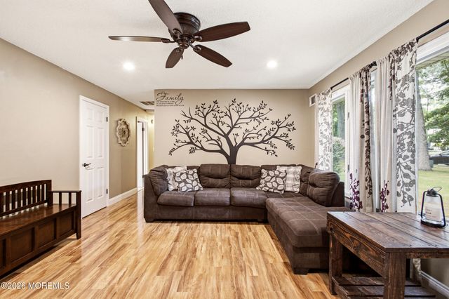 39 Cambridge Drive, Jackson, NJ 08527