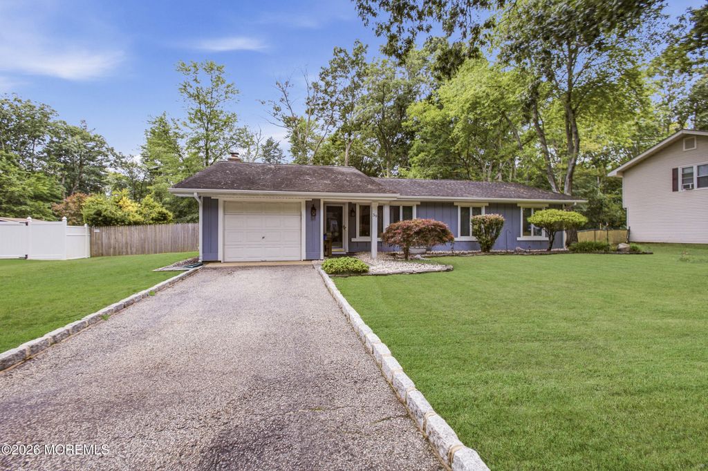 39 Cambridge Drive, Jackson, NJ 08527