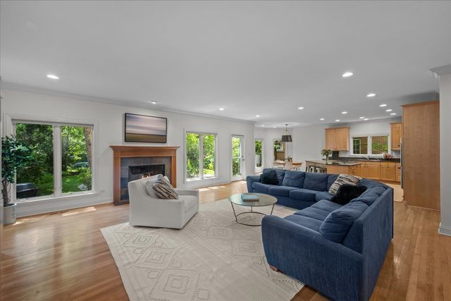 2211 Schiller Avenue, Wilmette, IL 60091