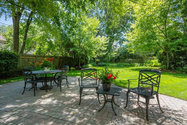 2211 Schiller Avenue, Wilmette, IL 60091