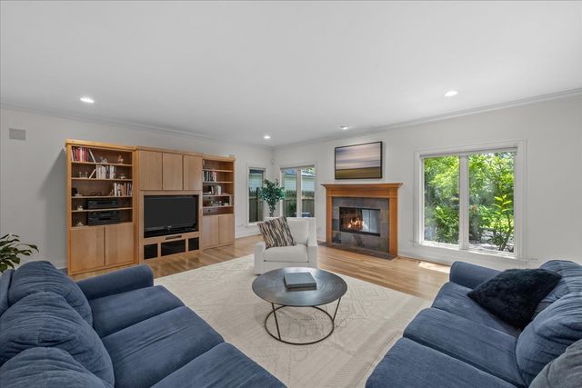 2211 Schiller Avenue, Wilmette, IL 60091