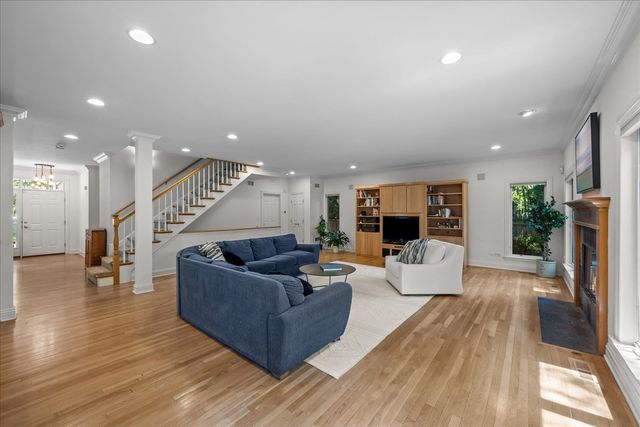2211 Schiller Avenue, Wilmette, IL 60091