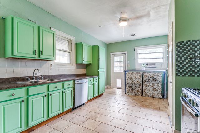 521 Kayton, San Antonio, TX 78210