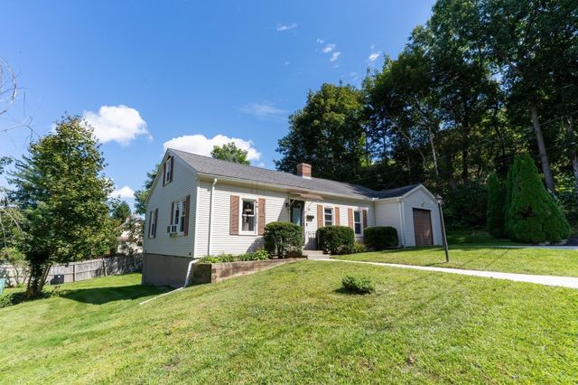 15 Maple Ter, Palmer, MA 01080