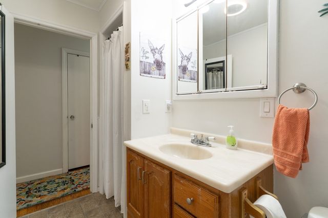15 Maple Ter, Palmer, MA 01080